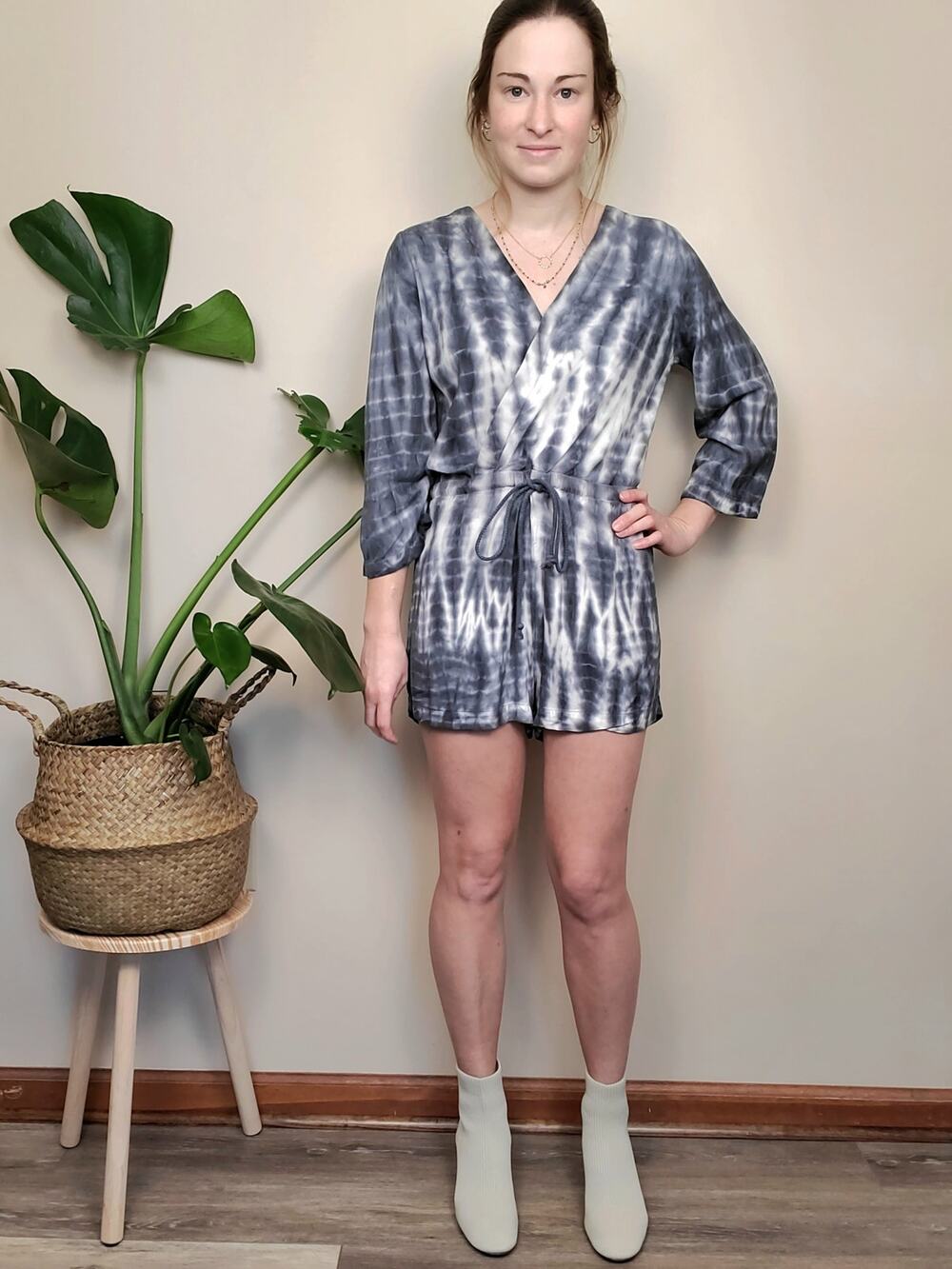 Anthropologie Cloth & Stone Tie Dye Romper Gray White Small